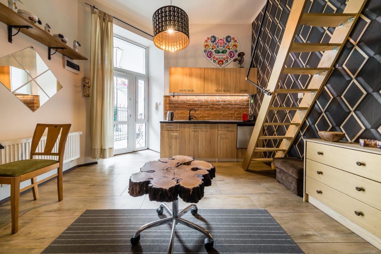 Studio Z Ogrodem Przy Starej Zajezdni Krakau Exterior foto