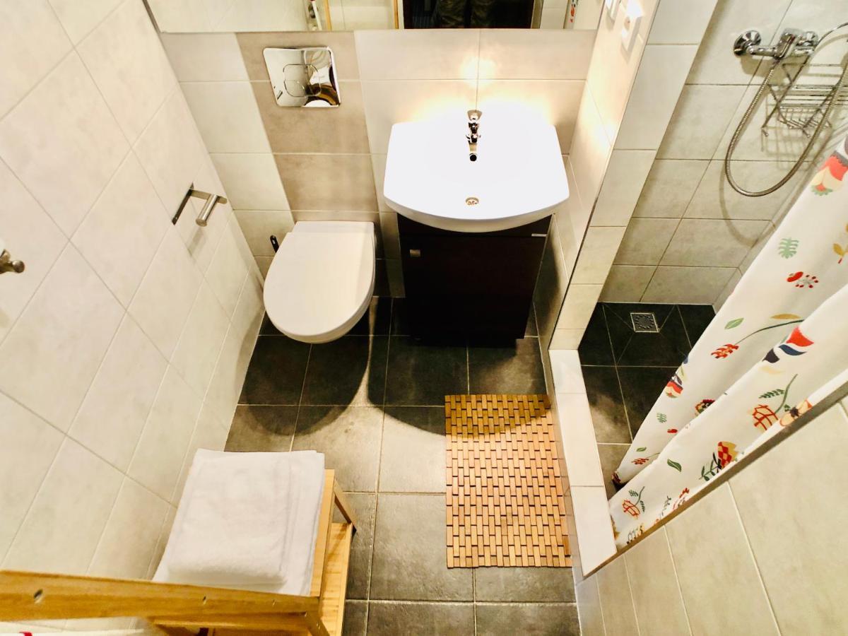 Studio Z Ogrodem Przy Starej Zajezdni Krakau Exterior foto