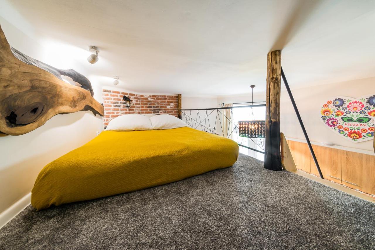 Studio Z Ogrodem Przy Starej Zajezdni Krakau Exterior foto