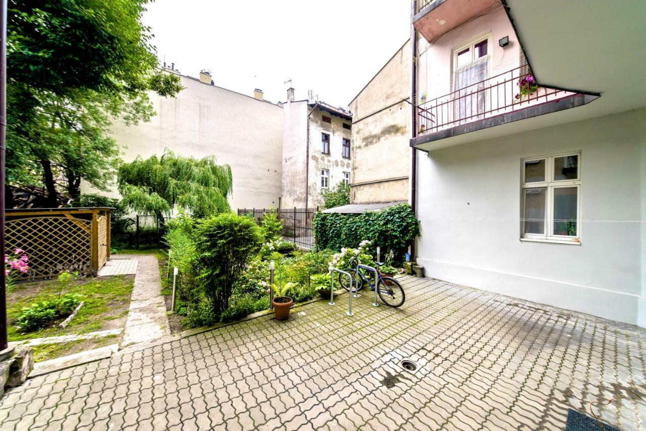 Studio Z Ogrodem Przy Starej Zajezdni Krakau Exterior foto